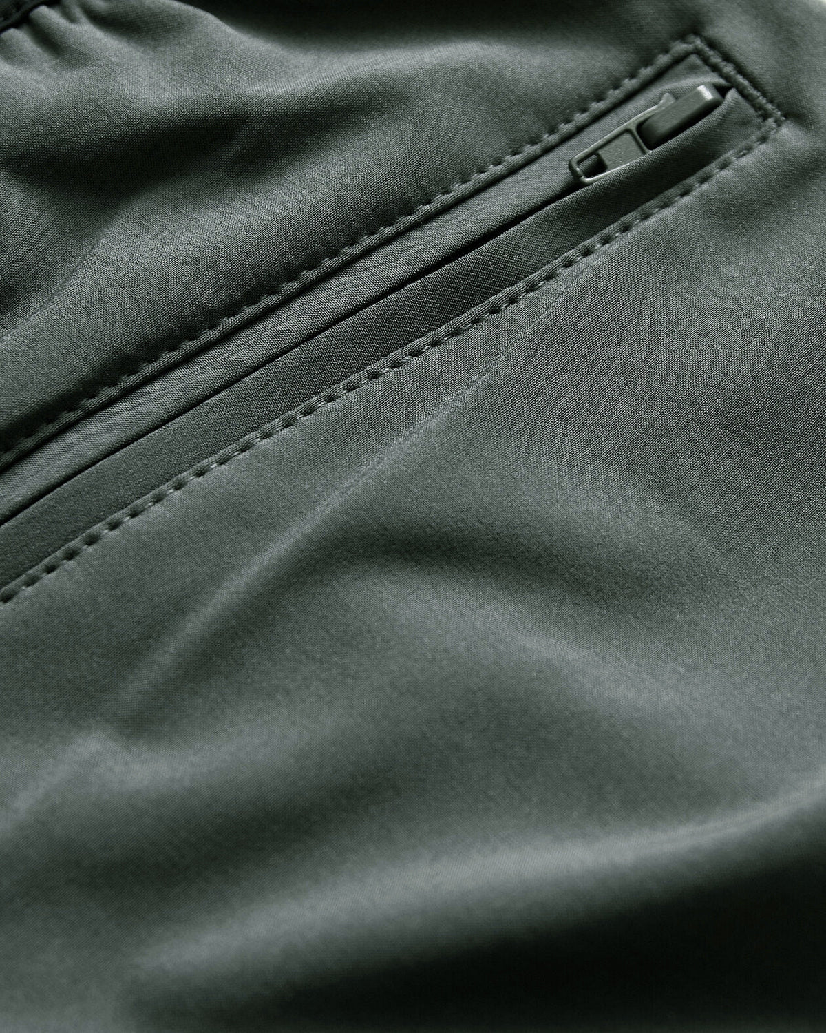 7 Carbon Active Training Shorts 2.0 with zippered pocket detail.